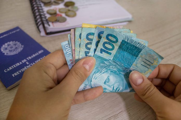 FGTS: Ministro do Trabalho propõe fim do saque-aniversário FGTS: Ministro do Trabalho propõe fim do saque-aniversário