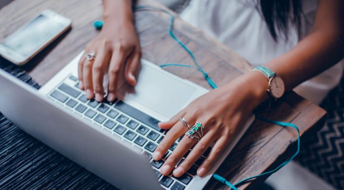 Mês da Mulher: série de livros aborda mais de 60 relatos de mulheres de TI