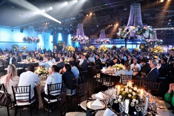 Teuto participa da Conexão Farma 2023 e promove jantar de boas-vindas Teuto participa da Conexão Farma 2023 e promove jantar de boas-vindas