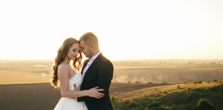 Plataformas ajudam casais do pedido de noivado ao casamento Plataformas ajudam casais do pedido de noivado ao casamento