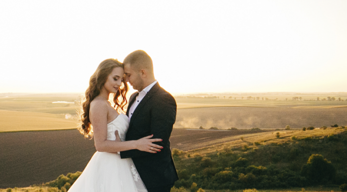 Plataformas ajudam casais do pedido de noivado ao casamento Plataformas ajudam casais do pedido de noivado ao casamento