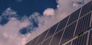 Sistemas fotovoltaicos demandam proteção contra surtos elétricos Sistemas fotovoltaicos demandam proteção contra surtos elétricos