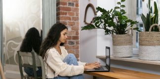 Trabalho híbrido é preferência entre empresas e funcionários Trabalho híbrido é preferência entre empresas e funcionários