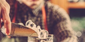 Gelo produzido com má qualidade causa risco de contaminação