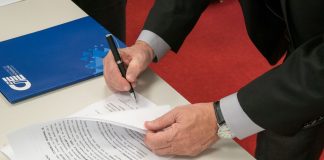 Programas de estágio beneficiam estudantes e empresas Programas de estágio beneficiam estudantes e empresas