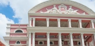 Teatro Amazonas é apontado como edifício mais bonito do Brasil