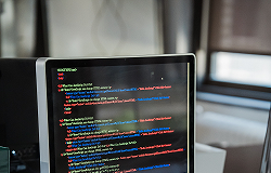 Empresas investem na formação de profissionais para o mercado de TI Empresas investem na formação de profissionais para o mercado de TI