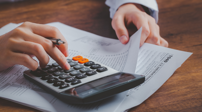 Alta taxação de impostos leva brasileiros a investir nos EUA Alta taxação de impostos leva brasileiros a investir nos EUA