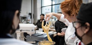 Pesquisa prevê alta de empregos em restaurantes neste ano