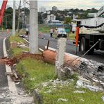 Botucatu: Motorista derruba 7 postes e deixa moradores sem energia