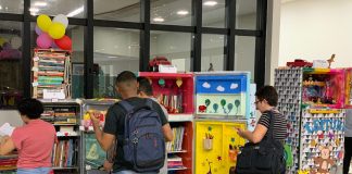 Projeto beneficia comunidades com bibliotecas feitas a partir de geladeiras Projeto beneficia comunidades com bibliotecas feitas a partir de geladeiras