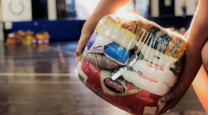 Jovens arrecadam alimentos em prol dos Yanomami e do Litoral Norte de SP Jovens arrecadam alimentos em prol dos Yanomami e do Litoral Norte de SP