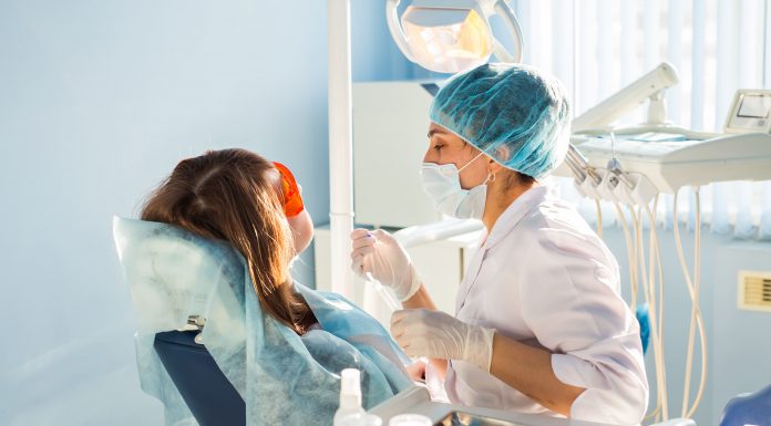 Laser de baixa potência ganha espaço na odontologia Laser de baixa potência ganha espaço na odontologia