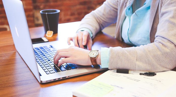 IA e cursos online revolucionam a educação global