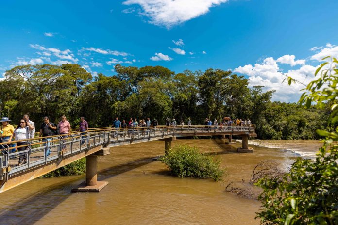 Foz se beneficia com a reabertura de passarela argentina Foz se beneficia com a reabertura de passarela argentina
