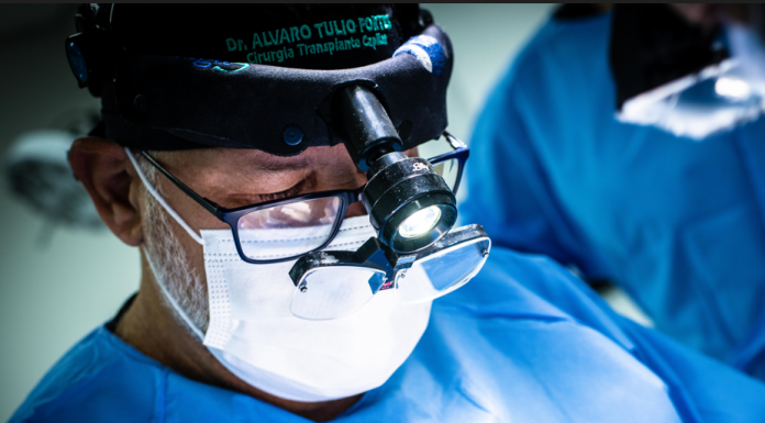 Especialista explica benefícios do transplante capilar FUE