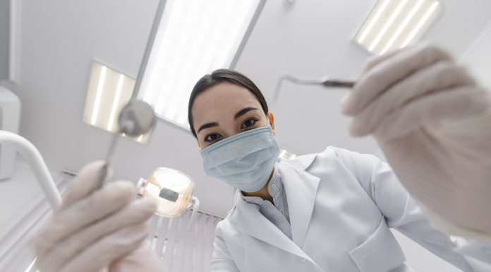 Profissionais da Odontologia estão expostos a diversos riscos ocupacionais Profissionais da Odontologia estão expostos a diversos riscos ocupacionais