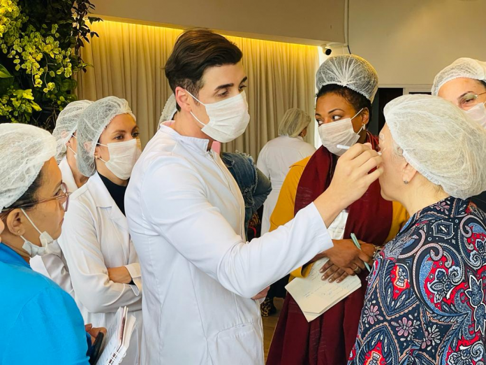 Procedimento estético visa suavizar envelhecimento facial Procedimento estético visa suavizar envelhecimento facial