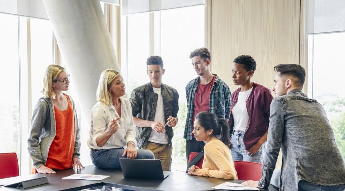Lacuna entre o ensino superior e o mercado de trabalho ainda é desafio