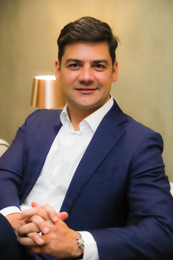 Heverton Pessoa de Melo Peixoto é o novo CEO da Omni Heverton Pessoa de Melo Peixoto é o novo CEO da Omni