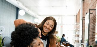 Iniciativas que apoiam afroempreendedoras se fortalecem pelo país