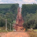 Botucatu: Prefeitura retoma pavimentação da Estrada do Véu de Noiva