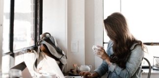 Agora o atendimento nos estúdios de beleza começa pela internet