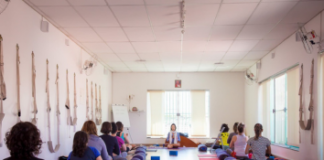 Yoga e meditação no escritório: práticas milenares transformam organizações Yoga e meditação no escritório: práticas milenares transformam organizações