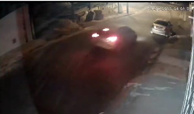 Botucatu: Veículo estacionado é atingido por carro desgovernado durante a madrugada; Motorista fugiu