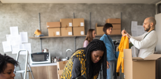 E-commerce brasileiro atinge recorde de R$ 262 bi em 2022 E-commerce brasileiro atinge recorde de R$ 262 bi em 2022