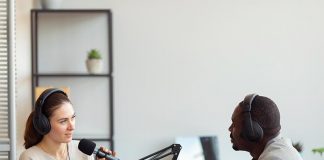 Empresas começam a investir em podcast Empresas começam a investir em podcast