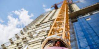 Setor de máquinas e equipamentos cresce em março Setor de máquinas e equipamentos cresce em março