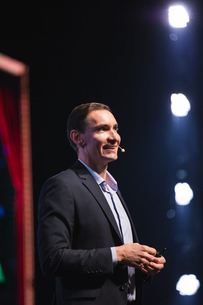 João Adolfo promove curso para trabalhar com o YouTube João Adolfo promove curso para trabalhar com o YouTube