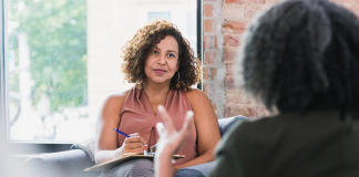Saúde mental e vida profissional vêm se tornando sinônimos