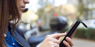 Aplicativo alerta usuários sobre pagamento de licenciamento Aplicativo alerta usuários sobre pagamento de licenciamento