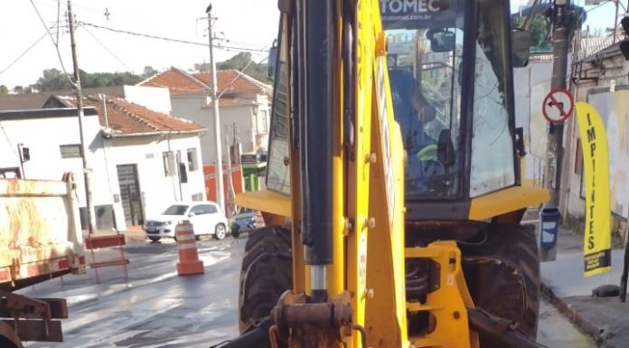 Botucatu: Sabesp realiza manutenção emergencial na rua Floriano Peixoto; uso de água deve ser moderado