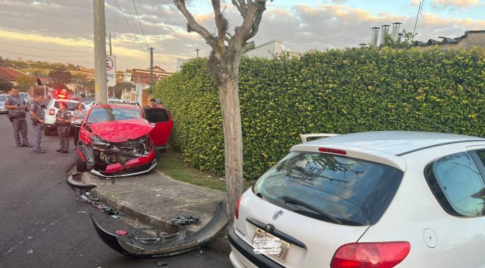 Botucatu: Acidente de carro em Avenida do Jardim Paraíso