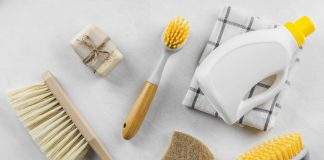 Manutenção de escovas de limpeza prolonga vida do produto Manutenção de escovas de limpeza prolonga vida do produto