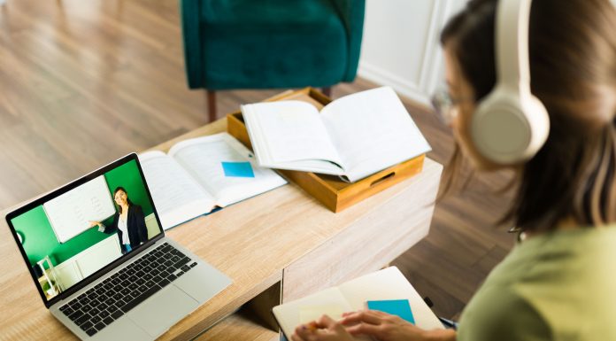 Universidade promove programa on-line para brasileiros