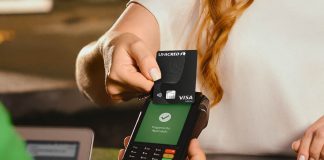 Cartão de crédito pode ser aliado nas férias se usado com prudência