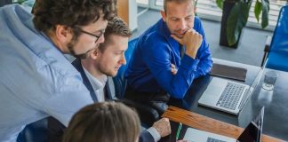 Países disputam atenção de profissionais da tecnologia Países disputam atenção de profissionais da tecnologia