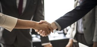 Venda de empresas atrai pessoas interessadas em empreender