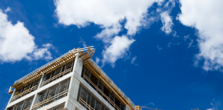 Setor de máquinas e equipamentos aponta queda em abril Setor de máquinas e equipamentos aponta queda em abril