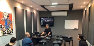 Escola de DJs e produção musical investe em novos métodos de ensino Escola de DJs e produção musical investe em novos métodos de ensino