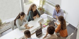 Semana de 4 dias de trabalho: líderes e colaboradores avaliam o assunto