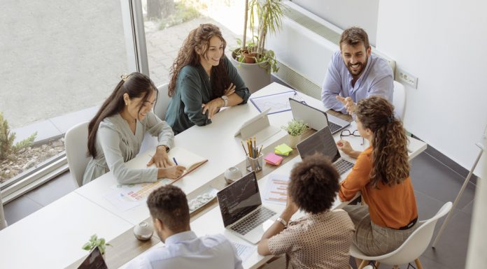 Semana de 4 dias de trabalho: líderes e colaboradores avaliam o assunto