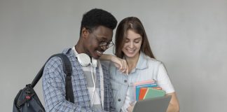 EUA altera cursos de programa para estudantes estrangeiros