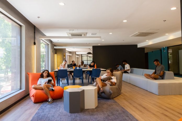 Jovens mudam de cidade para fazer curso superior Jovens mudam de cidade para fazer curso superior