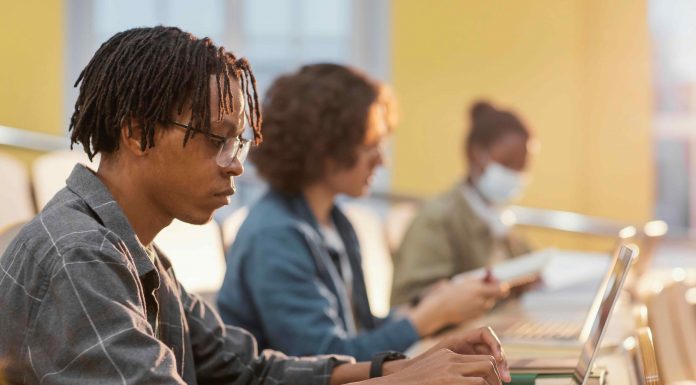 Coaching para negócios ajuda alunos a terem confiança para empreender