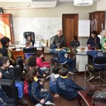 Botucatu: Prefeito recebe alunos da Escola de Vitoriana em seu gabinete